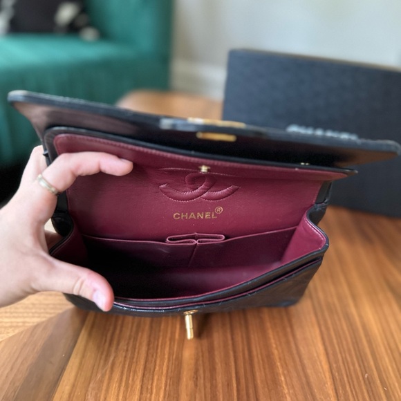 Chanel Classic Vintage Black Matelasse Medium Double Flap Bag - Picture 7 of 12